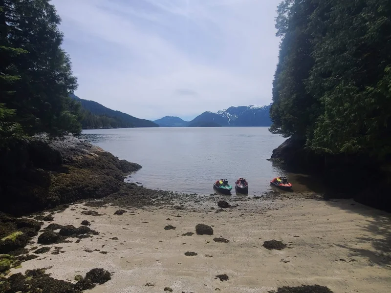 Weewanie Hot Springs Provincial Park — photo 2