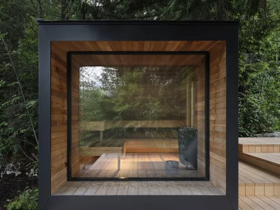Iron & Oak Bathhouse